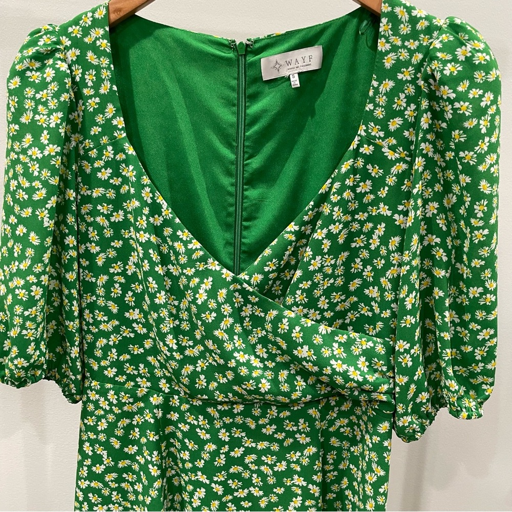 WAYF Faux Wrap Midi Short Sleeve Dress Floral Green Daisy Color: Green Size: Sm - Picture 2 of 4